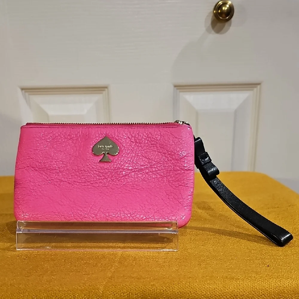 Kate Spade NY Cobble Hill Bee Wristlet - Snapdragon Pink EUC